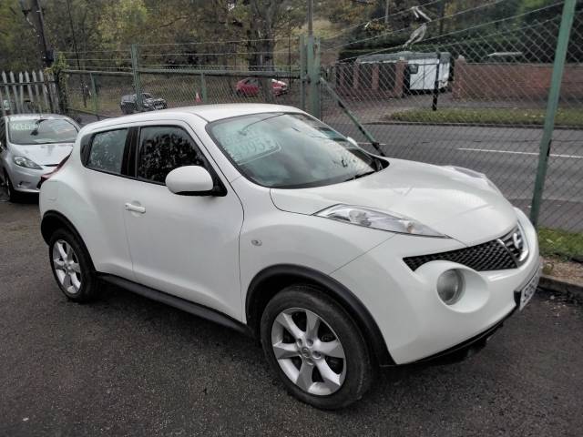 Nissan Juke 1.6 Acenta 5dr Hatchback Petrol White